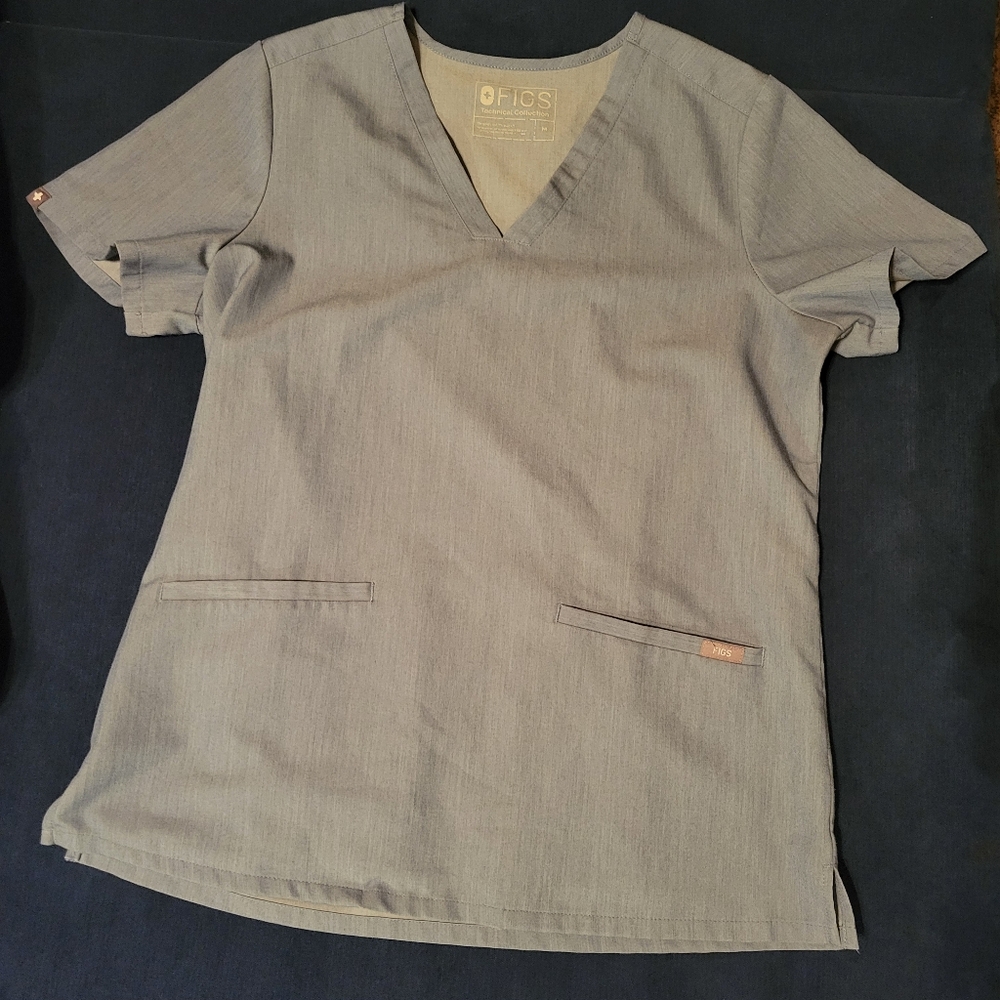 Light Blue Heather Denim FIGS scrub Set- size Medium